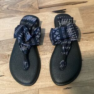 Sanuk yoga sling sandal